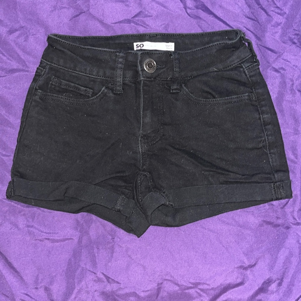 black SO jean shorts size 0/24